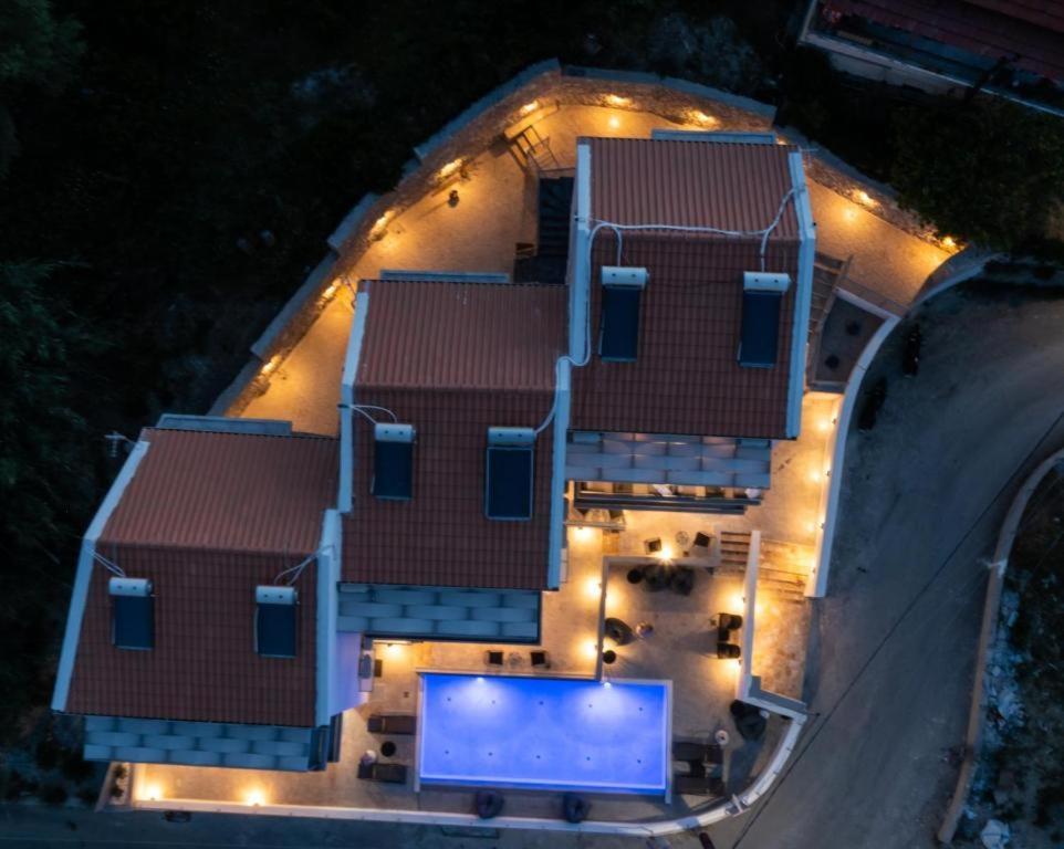 Above Blue Maisonettes Grey Diamond Nikiana Exteriör bild